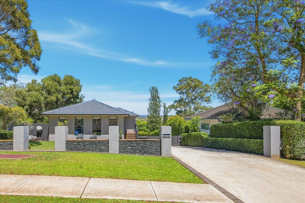 15 OLD HUME HIGHWAY