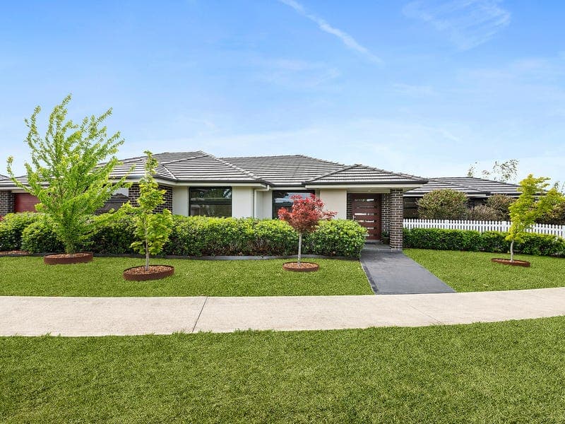 11 Thornbill Crescent, Braemar