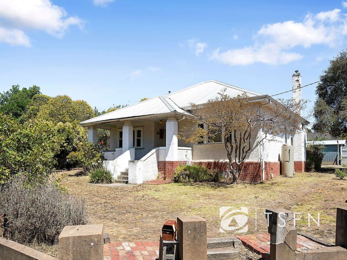14 SPRING GULLY ROAD