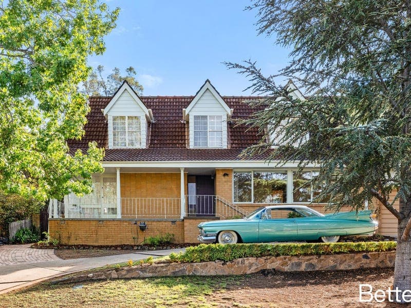 21 Hawkesbury Crescent