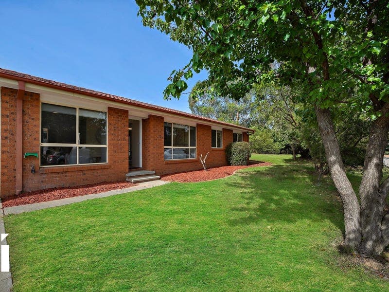 1/2 Lorne Place
