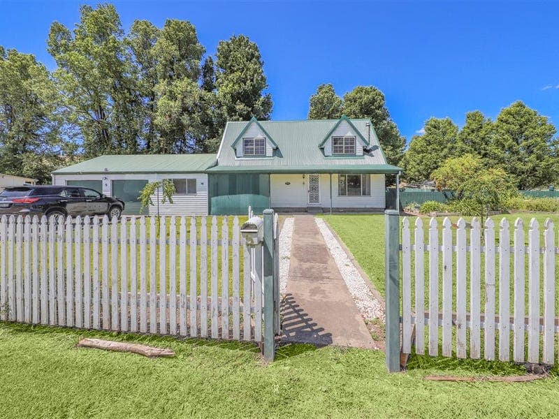 5 Travers Street, Adelong
