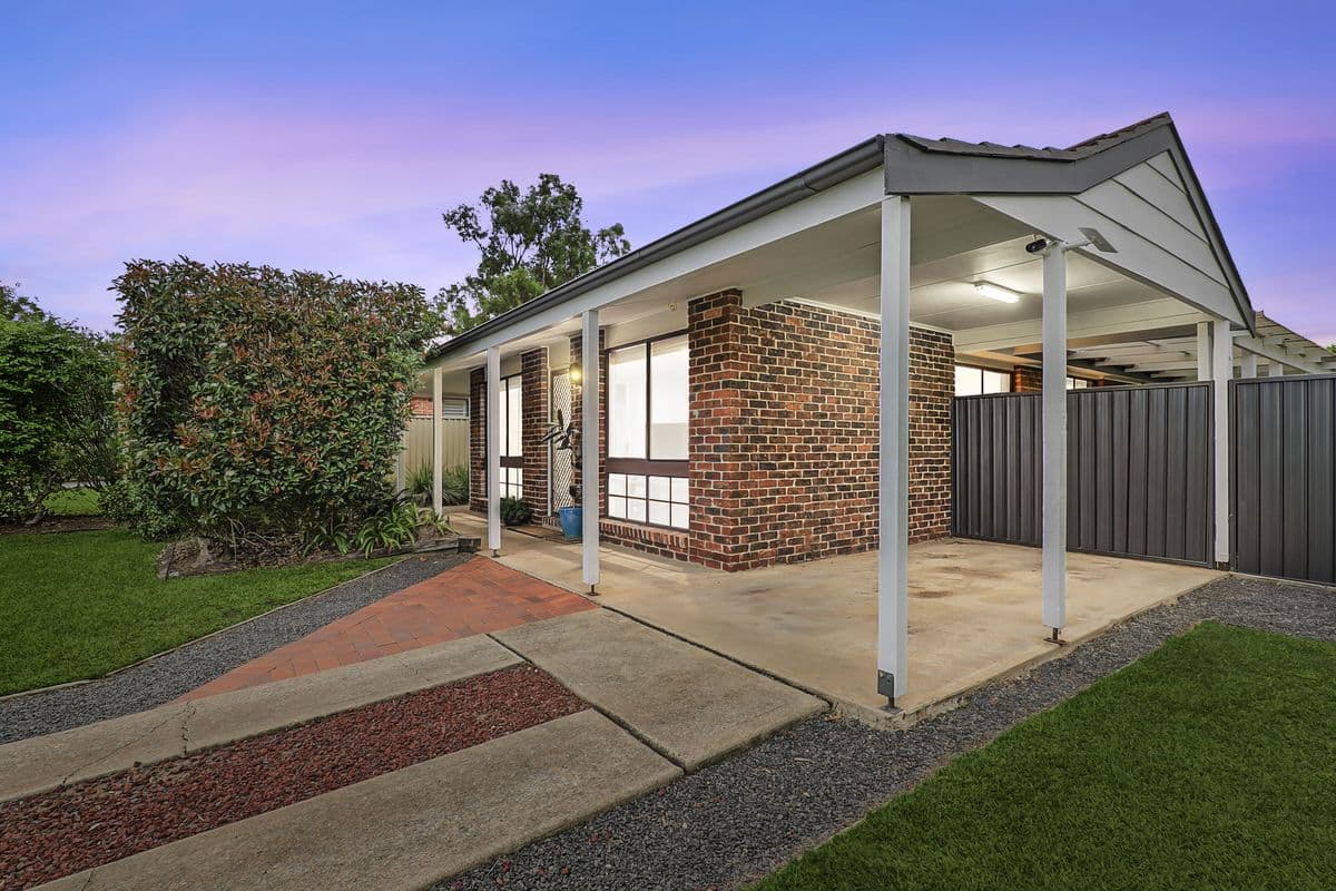 13 Chifley Place
