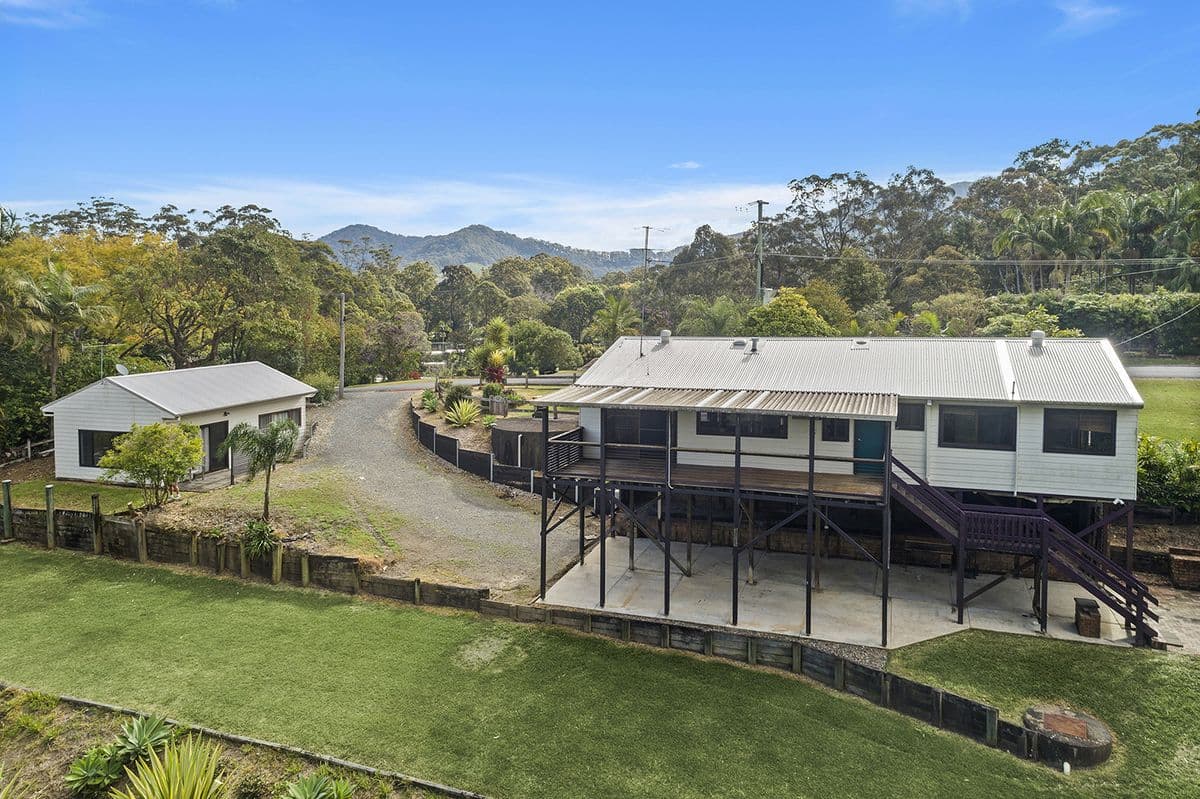 6 Plunkett Crescent