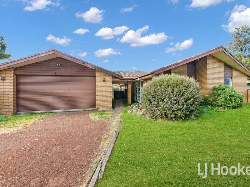6 Kingsley Place, Melton West