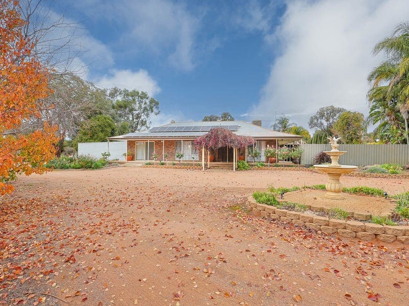 25 Rose Street, Yelta