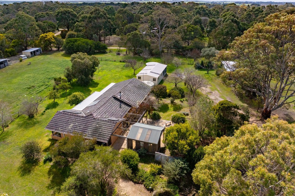 15 Jarosite Road