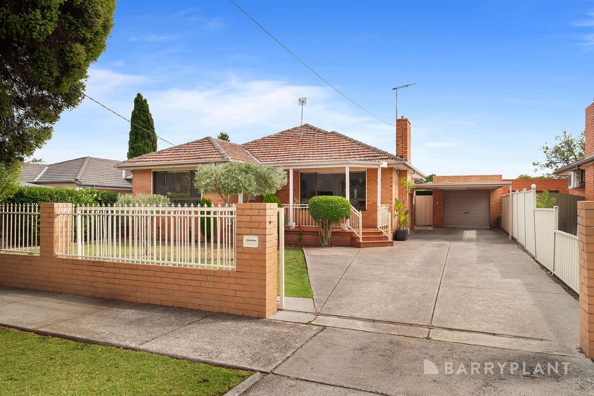 82 Broadhurst Avenue