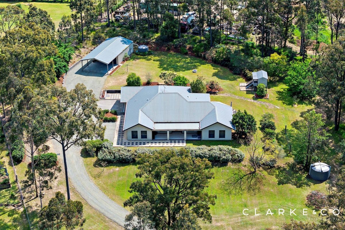 18 SUTTON GROVE