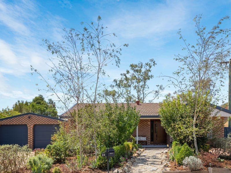 24 Barangaroo Street, Chisholm