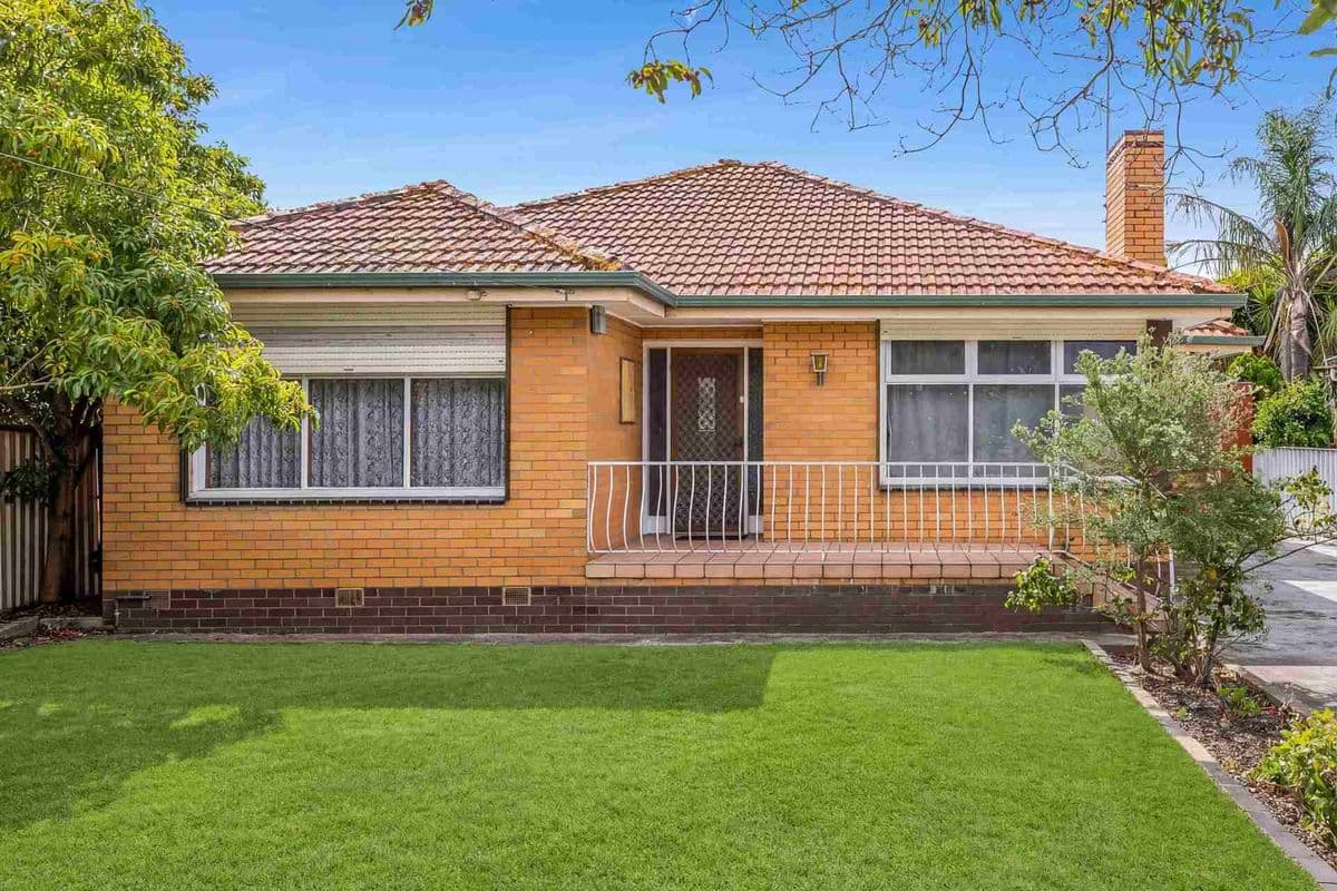 12 Elsie Street