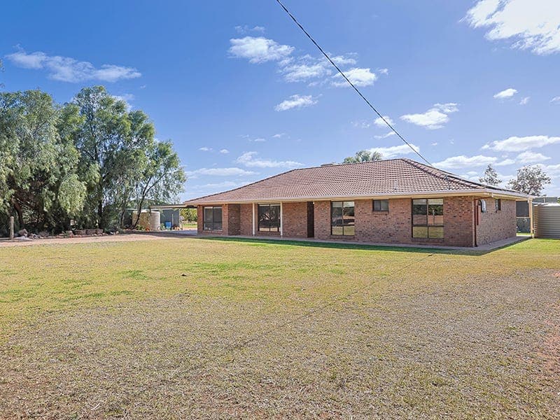 18 Hogg Road, Yelta