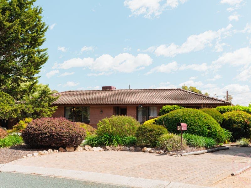 5 McLachlan Crescent