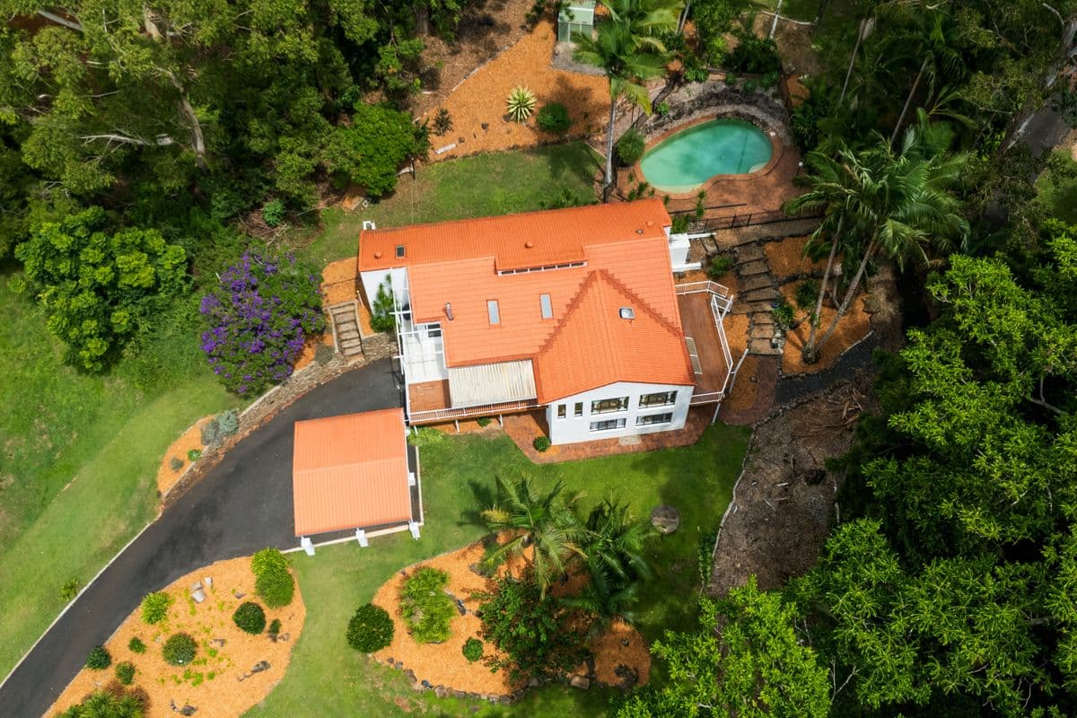 8 MCINTOSH ROAD