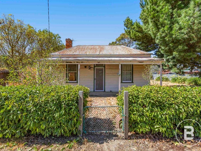11 Main Street, Buangor