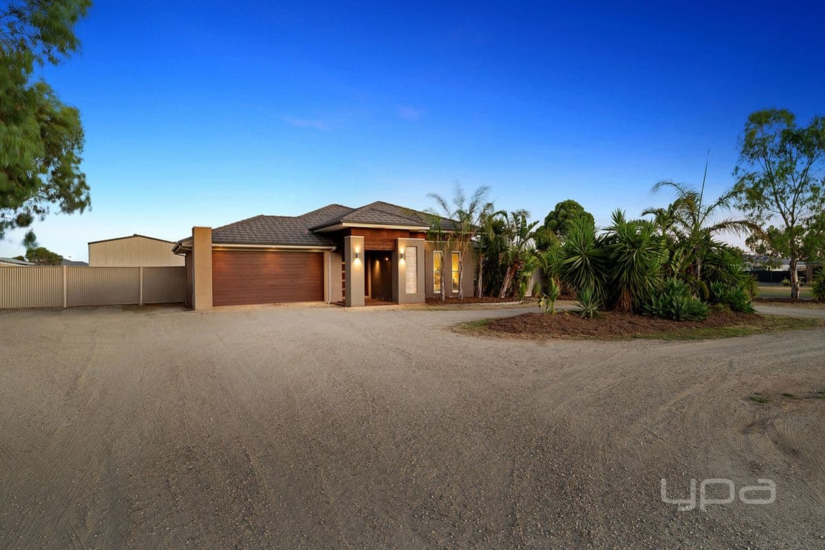 9 MIA BELLA DRIVE