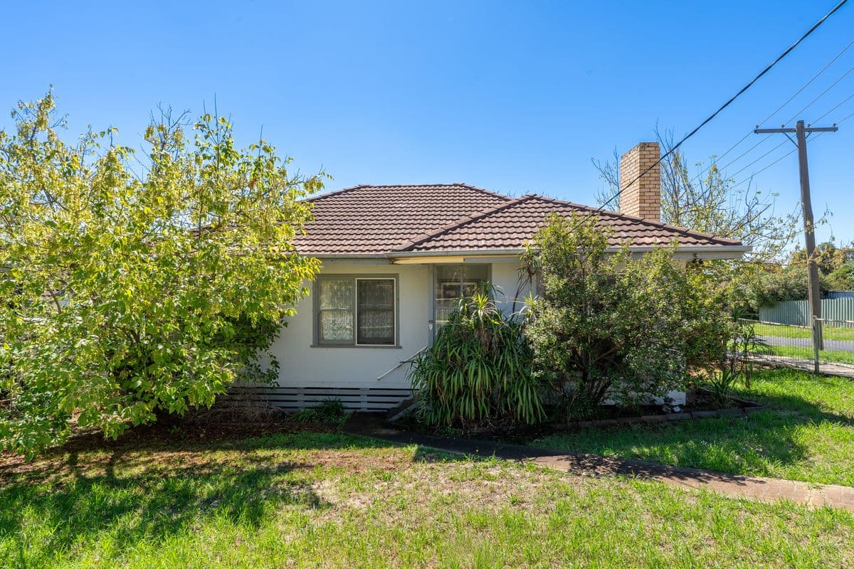 42 Chisholm Crescent