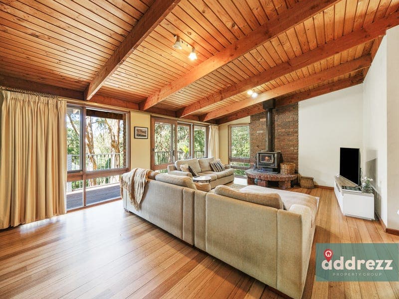 8 Dunstan Crescent