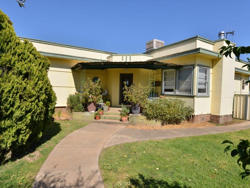 24 Napier Street, Binnaway