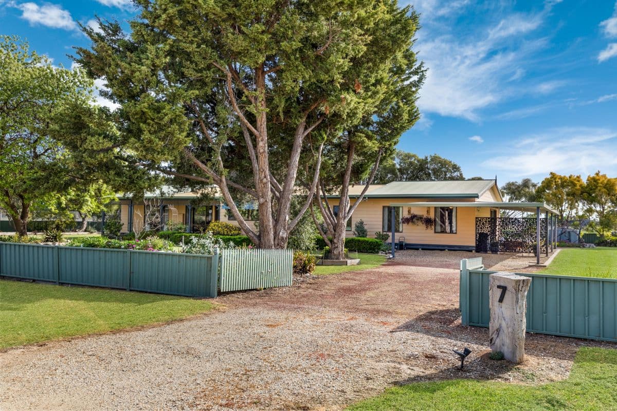 7 Drydens Road