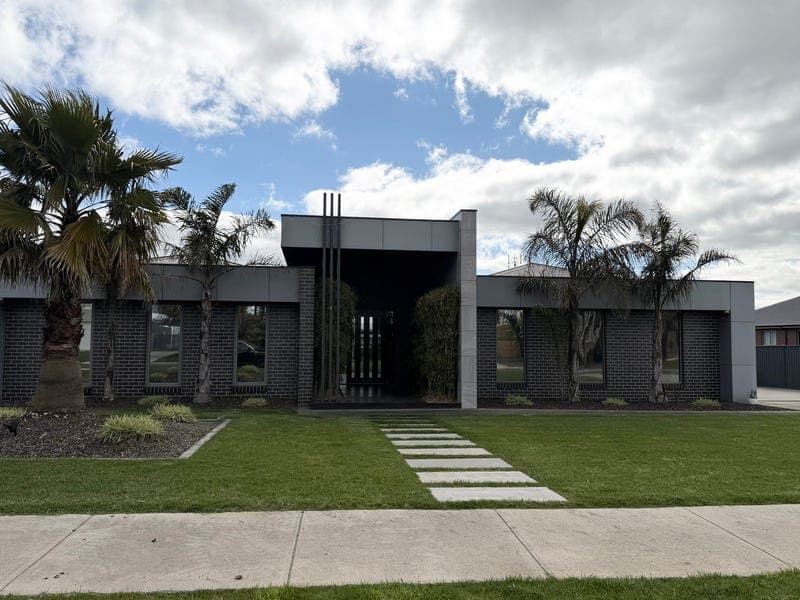 13 Monument Boulevard