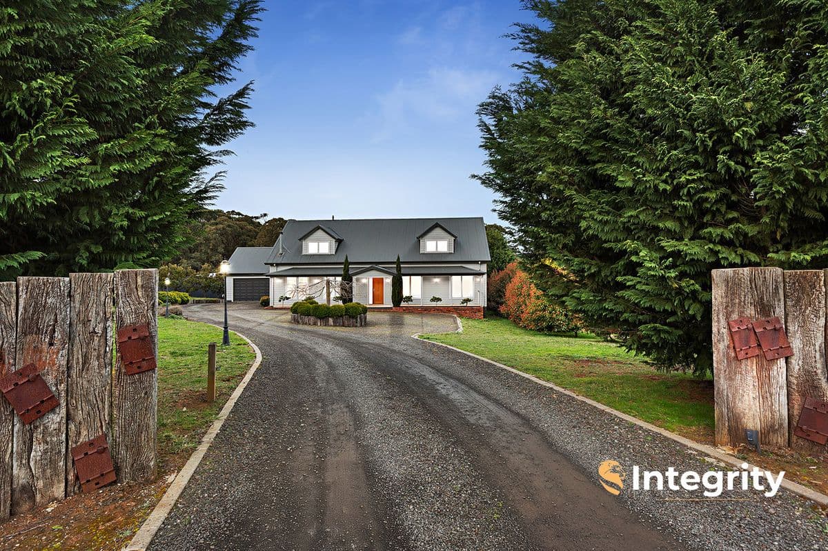 13 Monarch Close