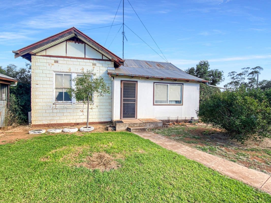 11 Old Narrandera Road