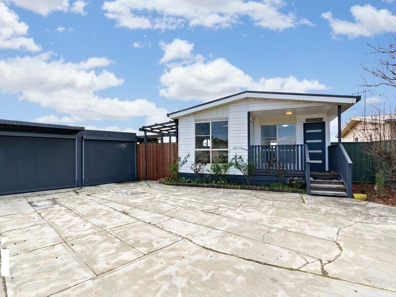 18 The Pines Avenue