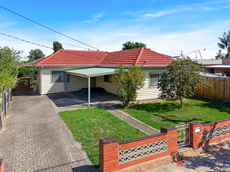15 Mikado Street, Hadfield