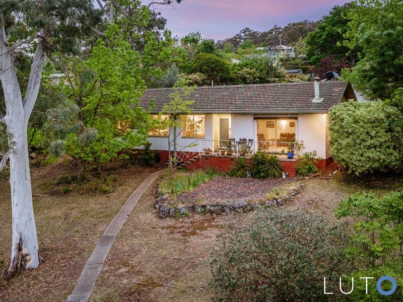 1 Curlewis Crescent, Garran
