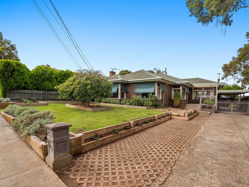 10 Caravelle Crescent, Strathmore Heights