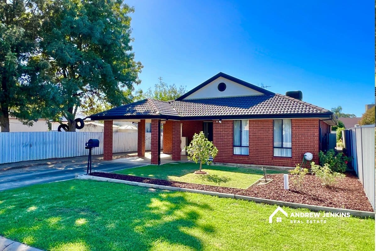 6 Maguire St
