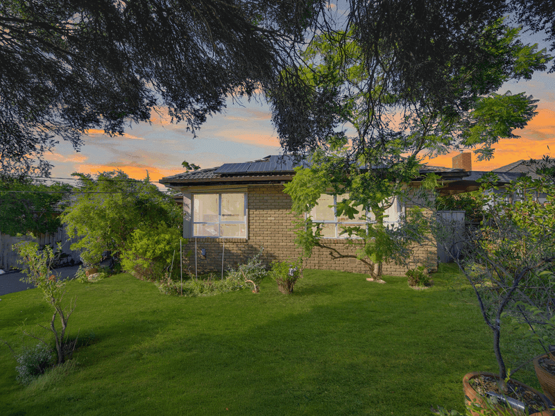 8 Lawrence Crescent, Noble Park North