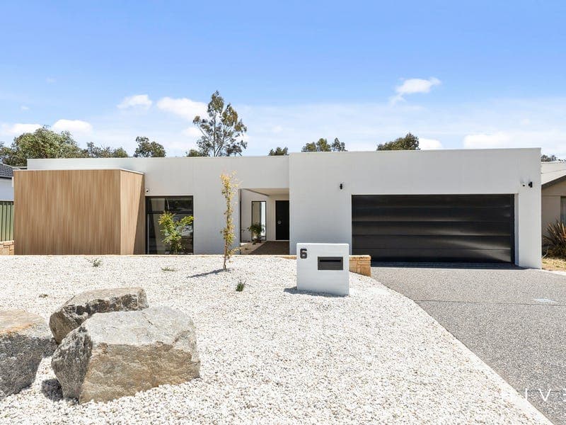 6 Salmond Street, Chifley