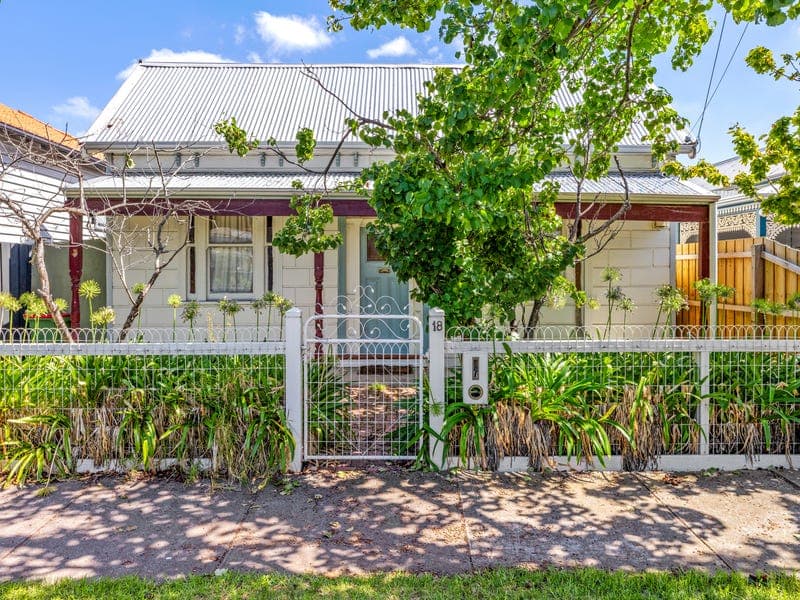 18 FAIRLIE STREET
