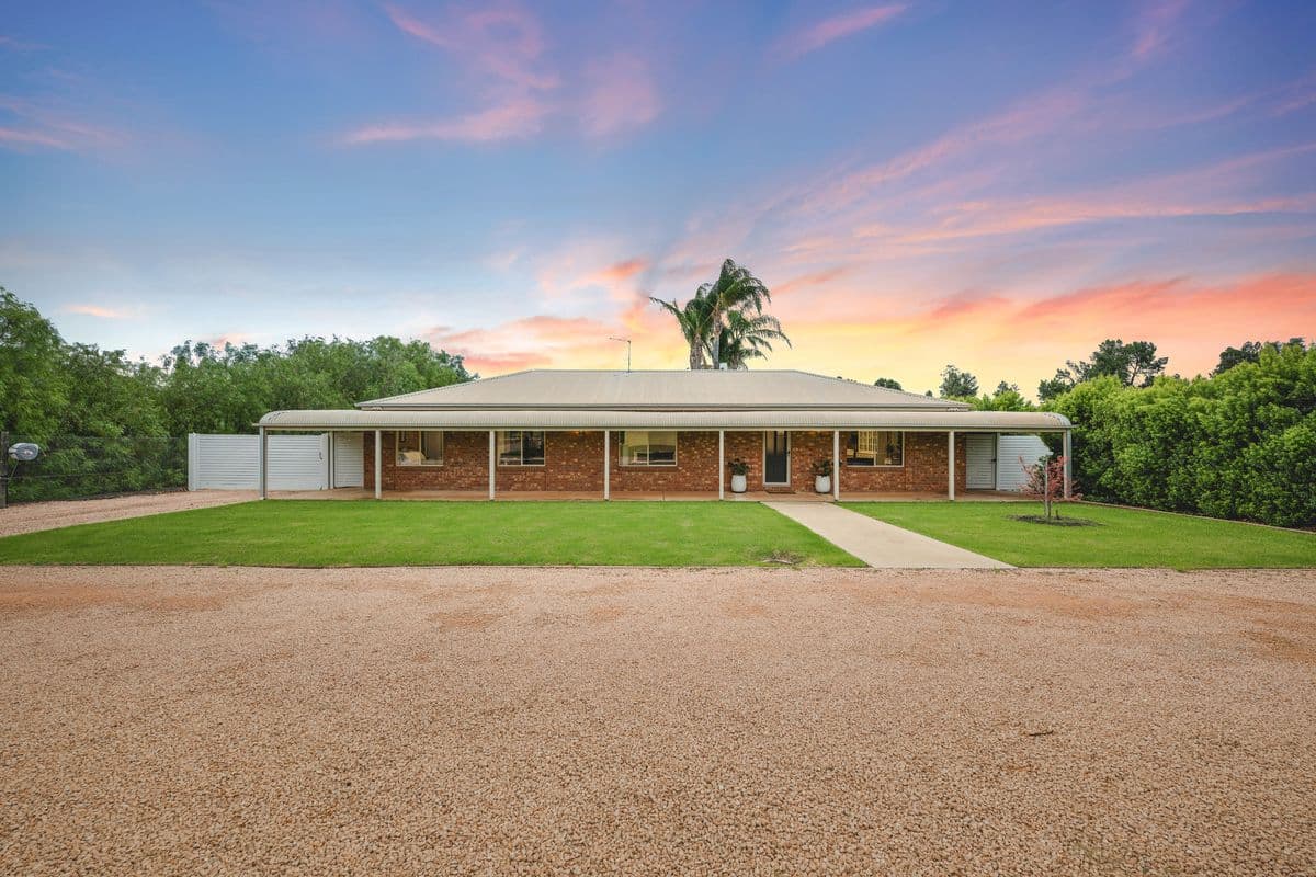 16 Creaton Lane