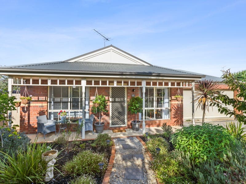 21 James Place