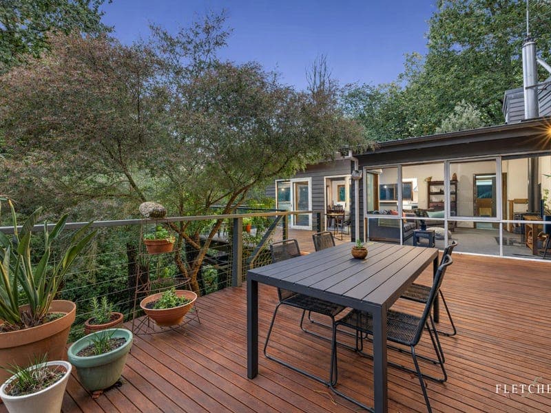 8 SUNNYSIDE AVENUE