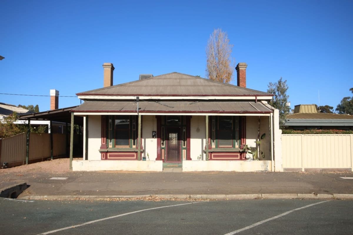 10 Cardwell Street