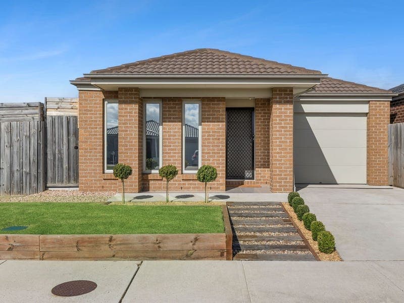 8-10 Glendale Drive, Leopold