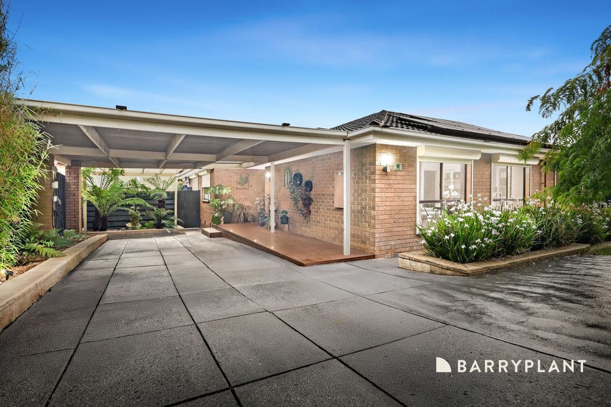 11 BOYLE CRESCENT