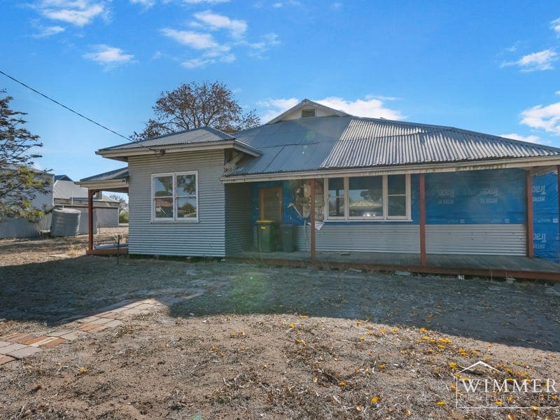 5 Store Street, Jung