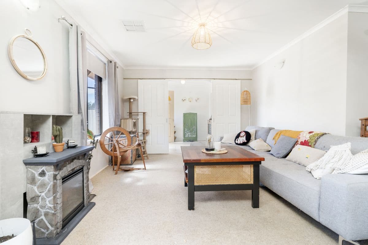 75 Howlong Burrumbuttock Road