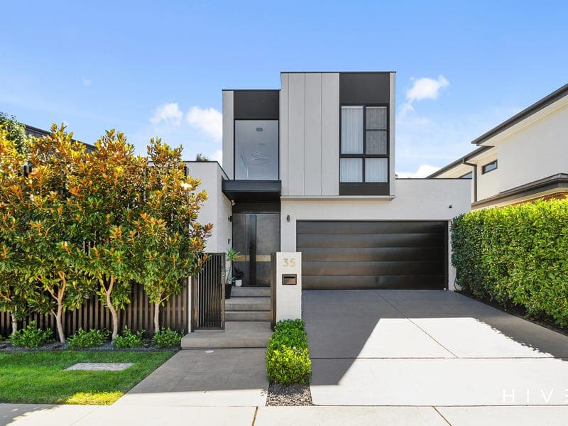 35 NEGUS CRESCENT