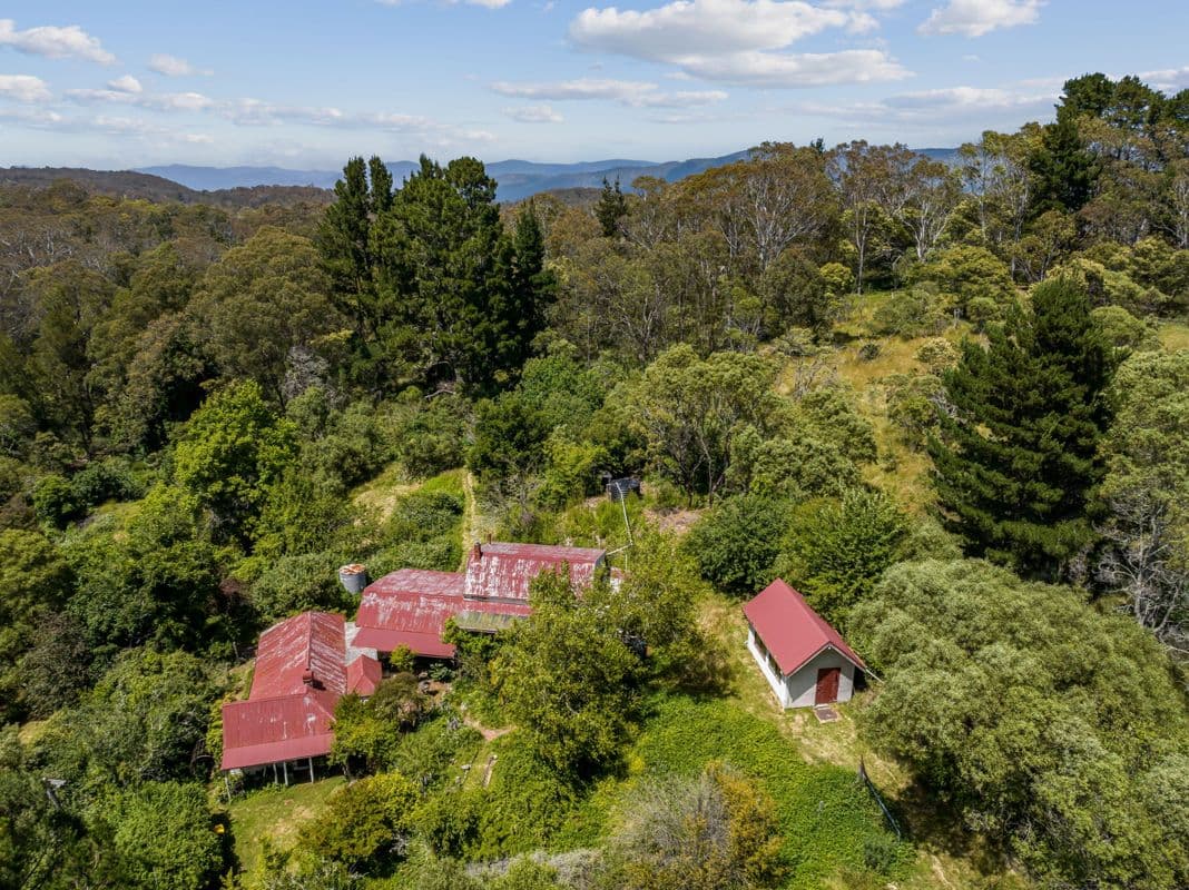 6827 Araluen Road