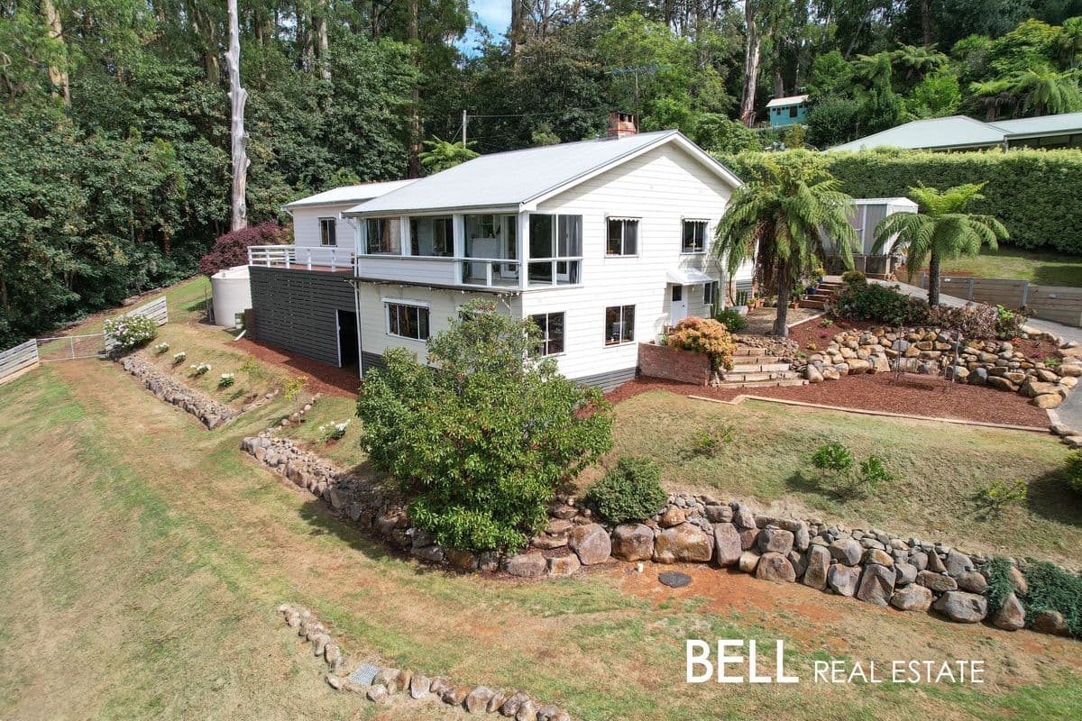 8 SUNNYSLOPES ROAD