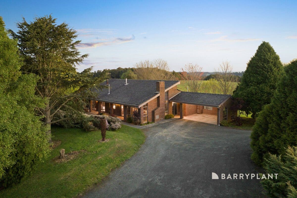 1230 Pakenham Road