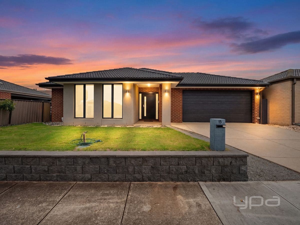 15 FAIRCROFT DRIVE