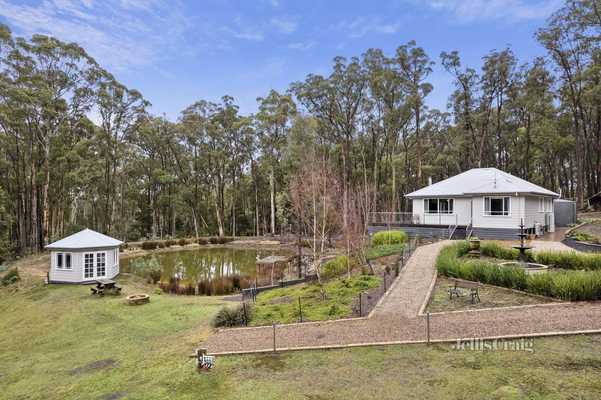 30 Whitegum Drive