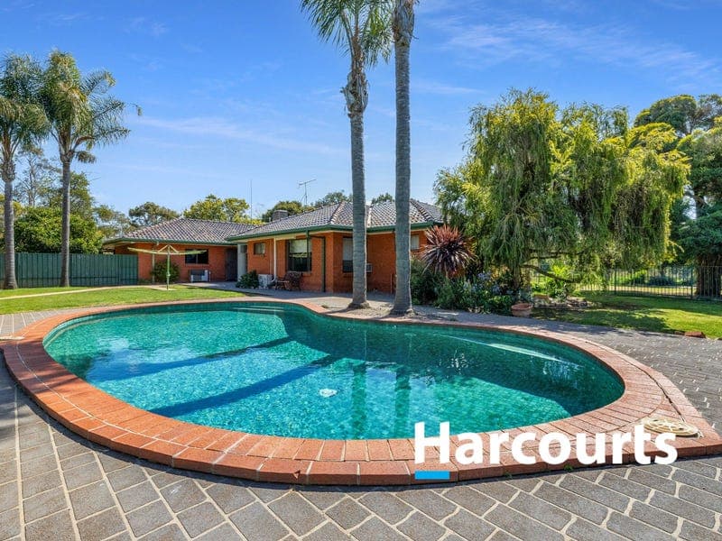 11 Kensington Drive, Killawarra